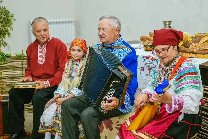 «День русской балалайки».