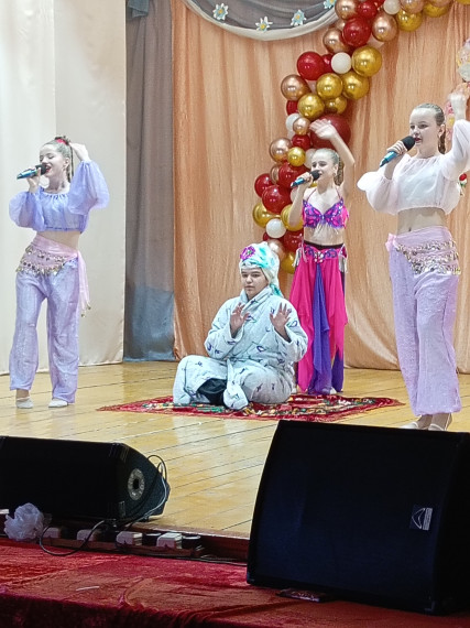 8 марта в Вознесенском СДК прошёл праздничный концерт "Весенний букет".. 8 марта в Вознесенском СДК прошёл праздничный концерт "Весенний букет"..